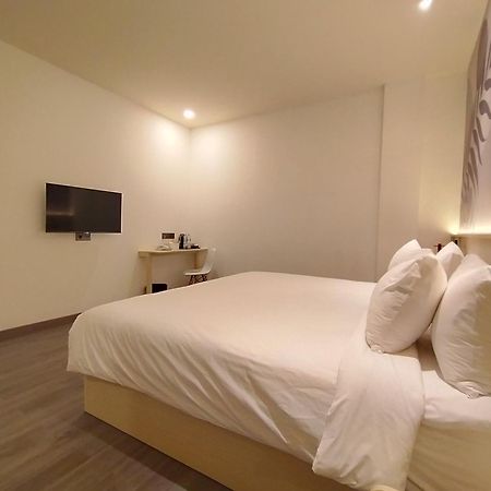 True Blue Hotel Menteng Jakarta Exteriör bild