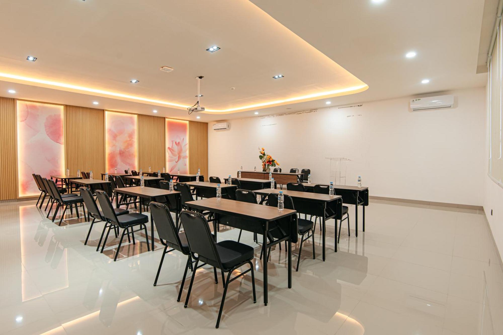 True Blue Hotel Menteng Jakarta Exteriör bild