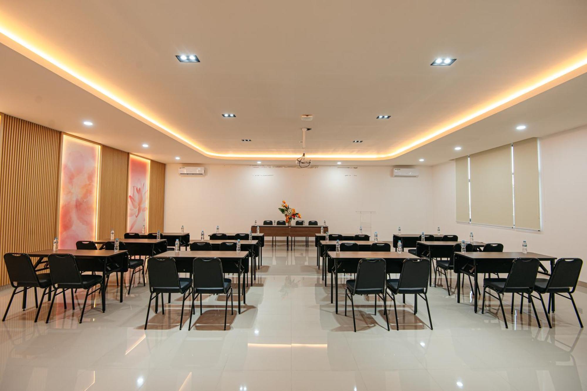 True Blue Hotel Menteng Jakarta Exteriör bild