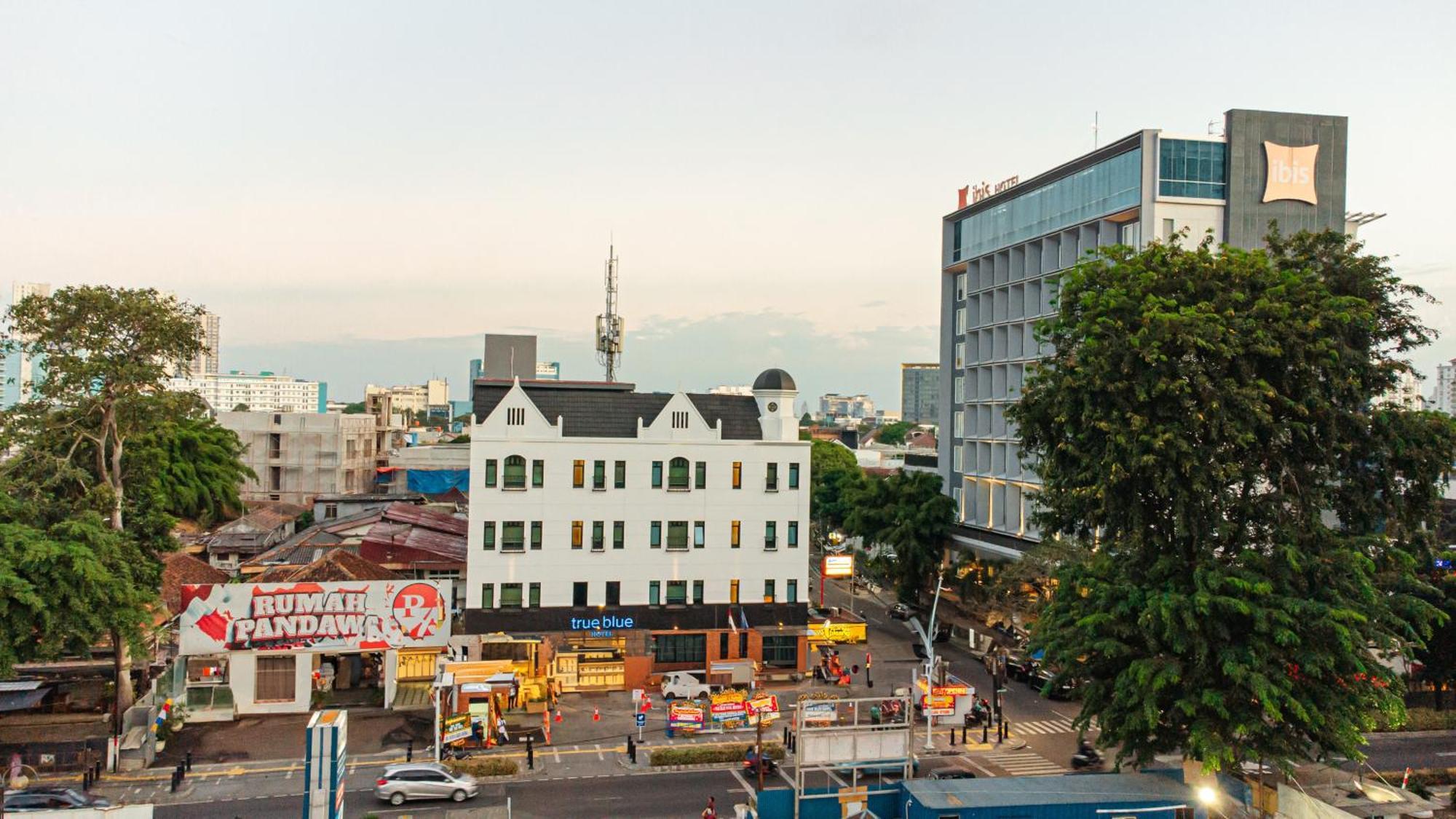 True Blue Hotel Menteng Jakarta Exteriör bild