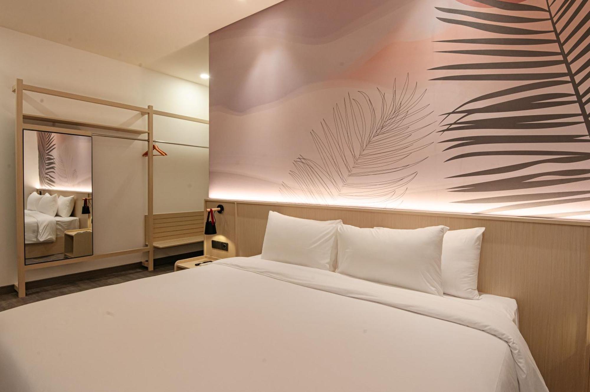 True Blue Hotel Menteng Jakarta Exteriör bild